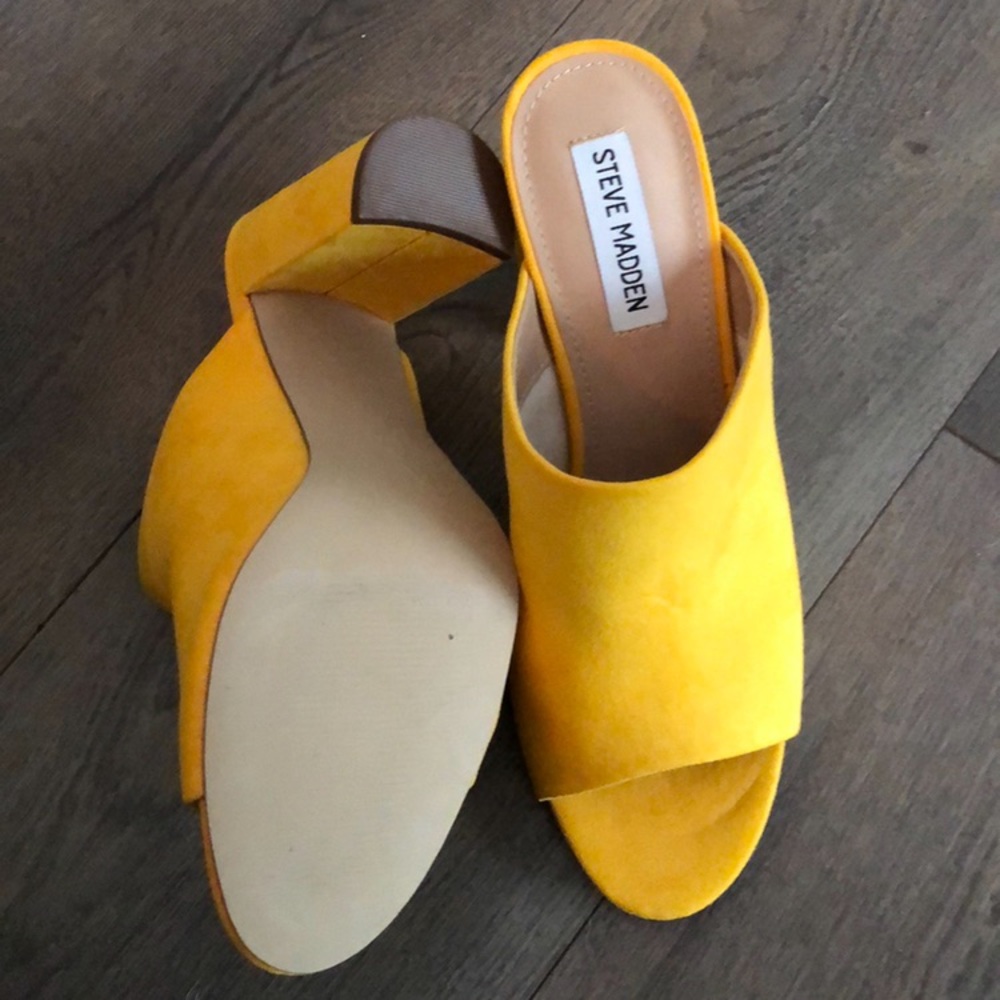 Steve Madden shoes yellow heels - Picture 3 of 4